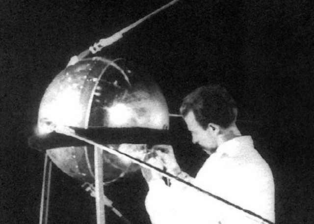 소련이 발사한 최초의 인공위성 ‘스푸트니크 1호’