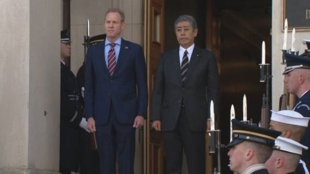 패트릭 섀너핸 미 국방부 장관 대행과 이와야 다케시 일본 방위상(오른쪽)