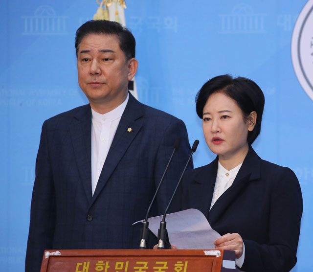 더불어민주당 김병기 의원(좌), 이수진 당선인(우)