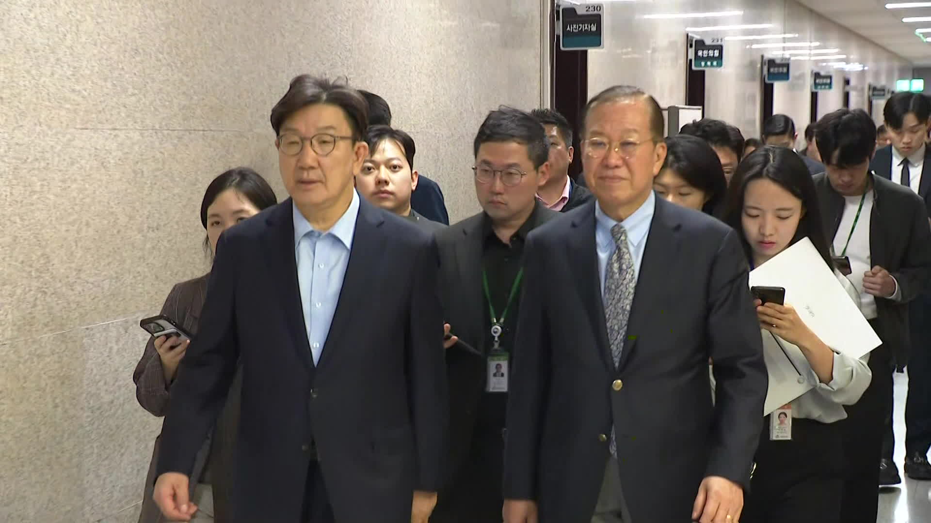 [단독] 성토장 된 ‘국힘 의원 대화방’ 입수…후보교체에 집단 반발