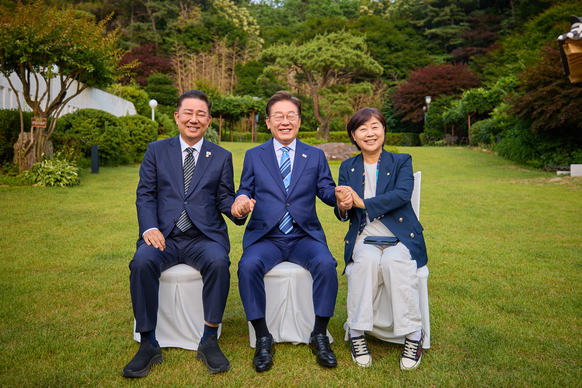이재명 대통령과 더불어민주당 원내대표 선거에 출마한 김병기 의원(좌), 서영교 의원(우)  [대통령실 제공]