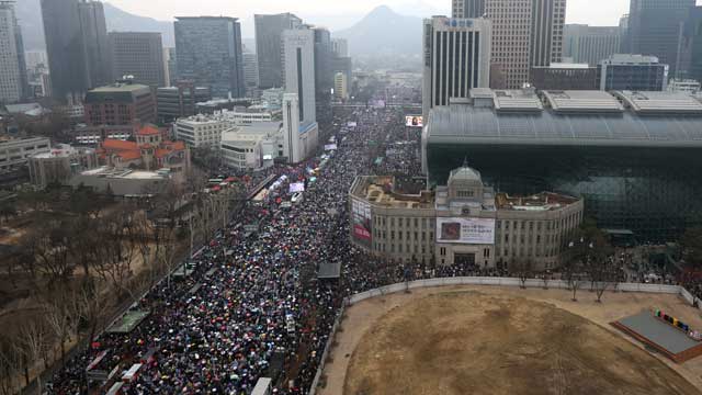 [속보] 광화문역 열차 무정차 통과…대규모 집회 영향