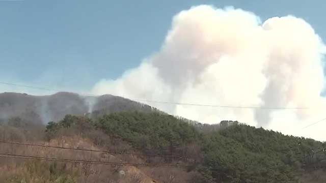 경남 산청 산불 이틀째…진화율 70%