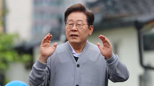 전남 찾은 이재명 “반역사·<br>반민주공화국 세력 반드시 제압”