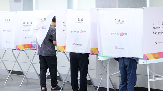 사전투표 둘째날 오전 11시 투표율 24.55%…<br>투표자 수 천만명 넘어