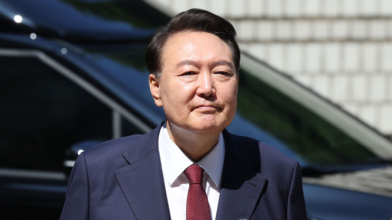 특검, 윤 전 대통령 체포영장 청구…<br>이 시각 서울중앙지법