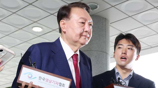 내란특검, 윤 전 대통령 오후 조사 재개…오전 ‘체포방해’ 혐의 조사 마무리