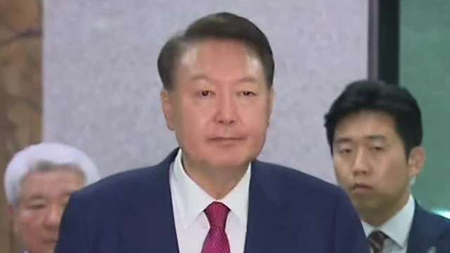 윤 전 대통령, 2차 조사 15시간 만에 귀가…국무회의·외환 의혹 집중 추궁