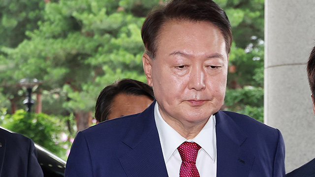 모레 윤 전 대통령 구속 기로…특검 “윤, 경찰에 <br>총 보여주라고 지시”