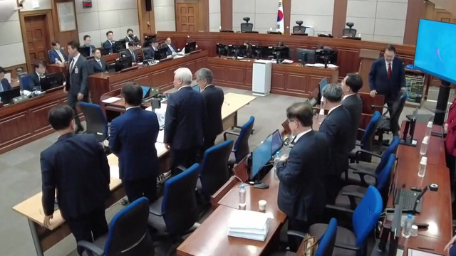윤 전 대통령 구속적부심사 출석…통일교·국정원 압수수색