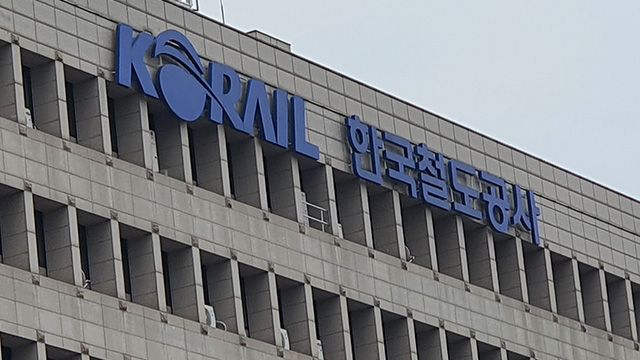 경북 청도서 무궁화호 열차에 선로 작업자들 치여<br>…“2명 심정지·5명 중경상”