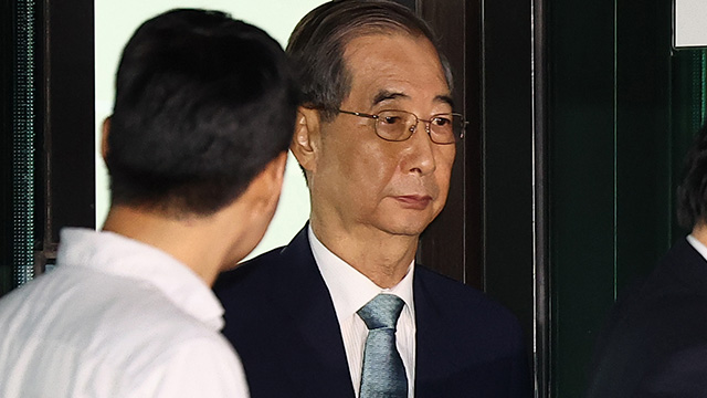 한덕수 전 총리 밤샘 조사 뒤 재소환 통보…김건희 구속 연장