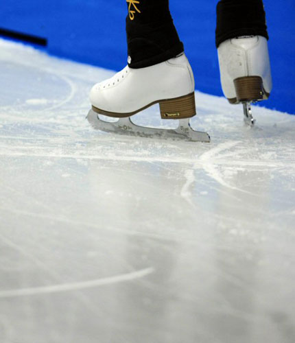 왼쪽 부츠를 새것으로 바꾸고 '2009 ISU 그랑프리 파이널'에 참가한 피겨퀸 김연아가 2일 일본 도쿄 요요기 제1체육관에서 공식훈련을 하고 있다.