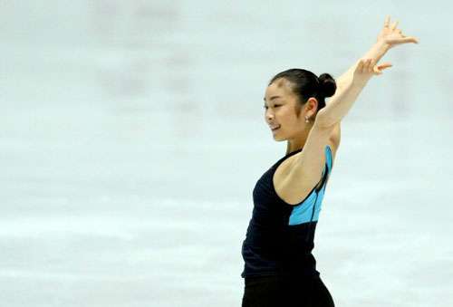 '2009 ISU 그랑프리 파이널'에 출전한 피겨퀸 김연아가 여자싱글 쇼트프로그램을 하루 앞둔 3일 일본 도쿄 요요기 제1체육관에서 환한 표정으로 공식 연습을 하고 있다.