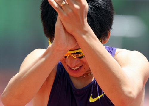 7일 대구스타디움에서 열린 제64회 전국육상경기선수권대회 남자 100m 준결승에서 김국영(안양시청)이 10초23으로 결승선을 통과한 뒤 두 팔을 치켜들며 기뻐하고 있다. 김국영은 예선에서 10초31을 기록해 79년 서말구가 세운 한국신기록(10초34)을 31년만에 갈아치운데 이어 준결승에서 다시 0.08초를 더 단축했다.