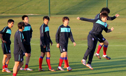 21일 남아프리카공화국 더반 프린세스 마고고 스타디움에서 열린 한국 축구대표팀 훈련에서 박지성 등 선수들이 훈련을 하고 있다.