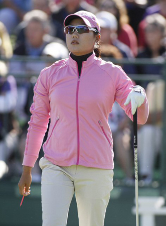 4일(현지시간) 미국 플로리다 올랜도 그랜드 사이프레스 골프장에서 열린 미국여자프로골프(LPGA) 투어 챔피언십 3라운드, 선화가 샷을 한 후 타구를 바라보고 있다.