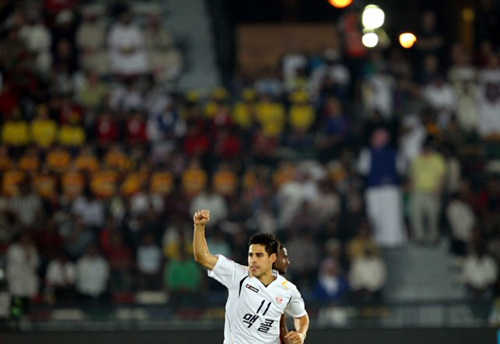 12일 오전(이하 한국 시각) UAE 아부다비 자예드 스포츠시티 경기장에서 열린 2010 FIFA 클럽 월드컵 8강 경기에서 성남의 몰리나(가운데)가  선제골을 성공시킨 뒤 기뻐하고 있다.