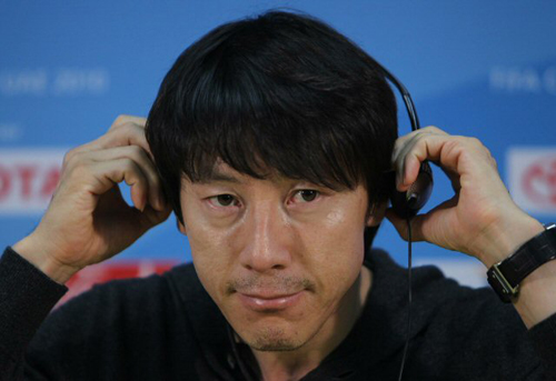 14일(한국시간) 자예드 스포츠시티 스타디움에서 열린 공식기자회견서 성남의 신태용 감독이 질문을 듣고 있다.