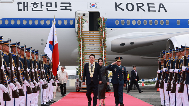 윤 대통령, 필리핀 마닐라 도착<br>…동남아 3국 순방 일정 시작