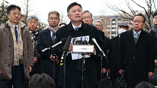 국회 측 “군대를 내란의 도구로 삼은 통수권자는 파면해야”