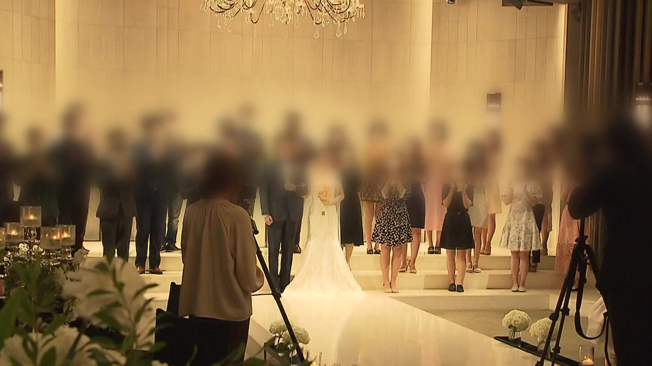 “8만 원 내고 남편·아이들까지”…축의금 논쟁