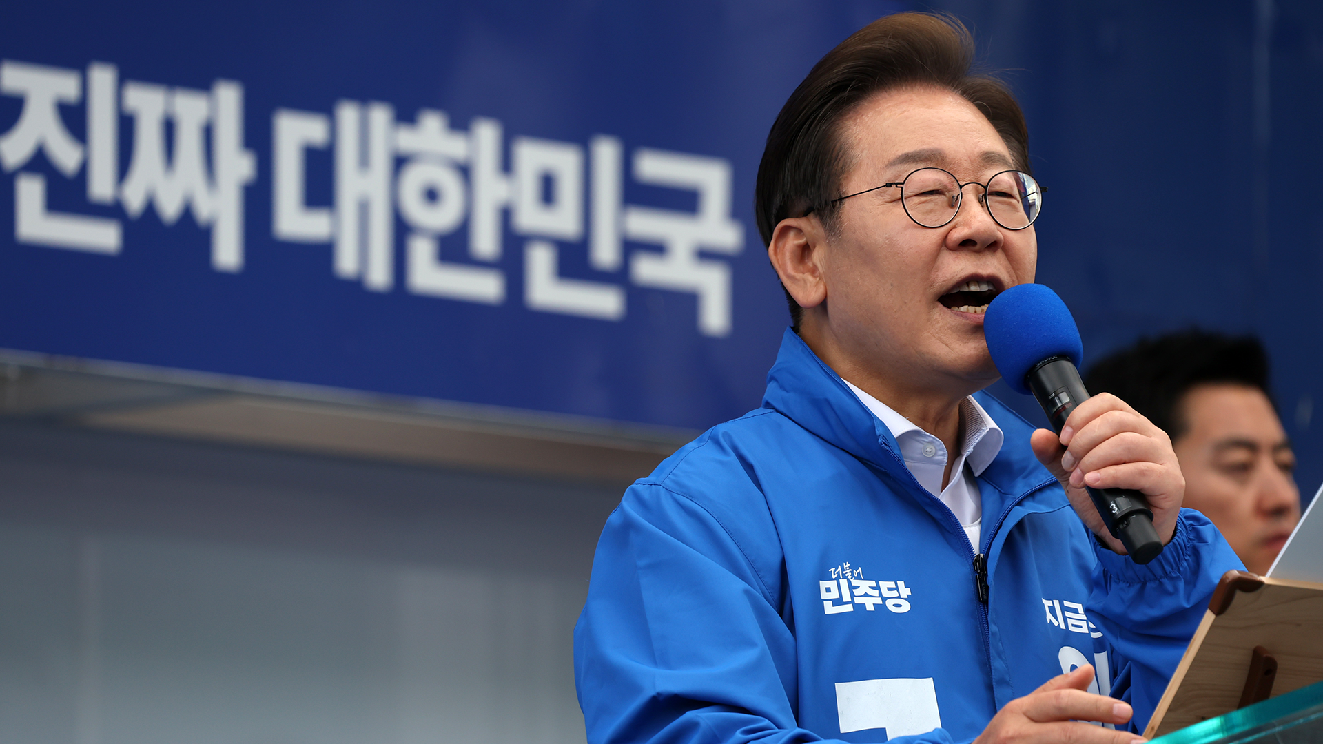 이재명, ‘세대공감’ 서울 중서부 유세…민주당 “부처 인사 멈춰야”