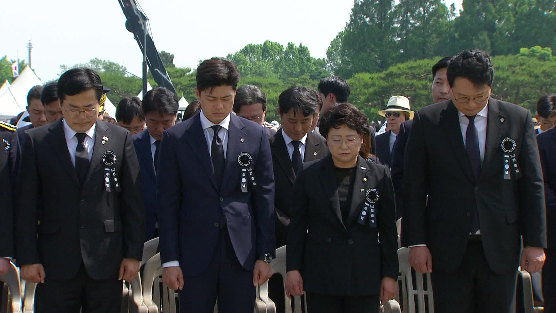 여야, 현충일 추념식 참석…<br>새 원내지도부 선출 시작