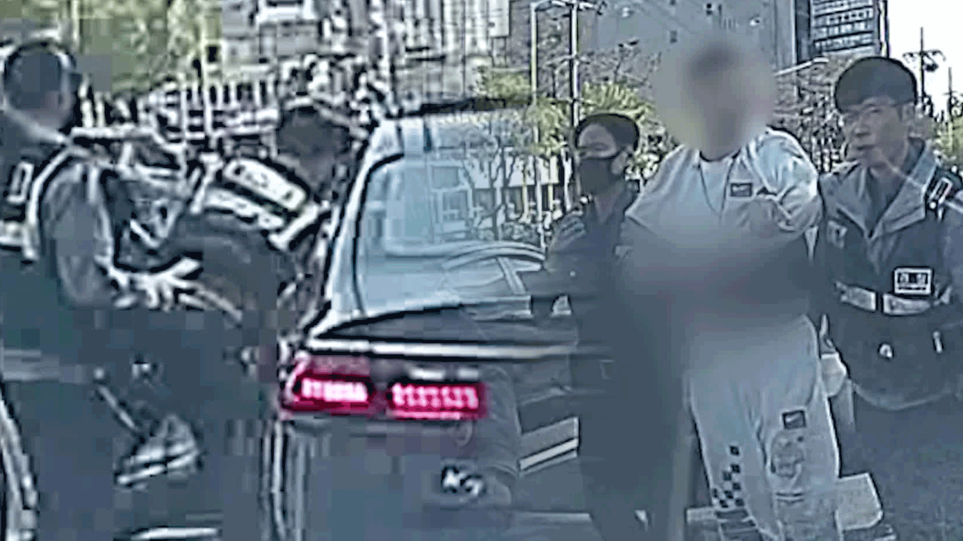 “나 격투기 선수야”…학교서 곡예운전, 경찰에 행패까지