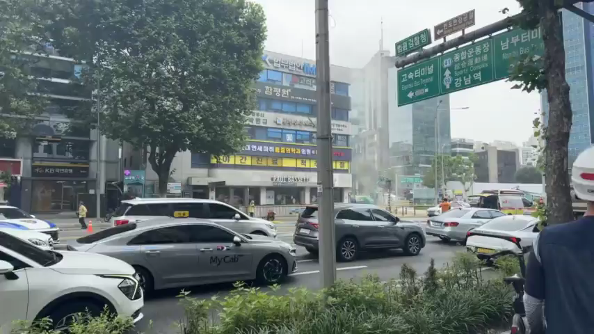 [제보] 서울지하철 교대역 역사로 도시가스 유입…무정차 통과