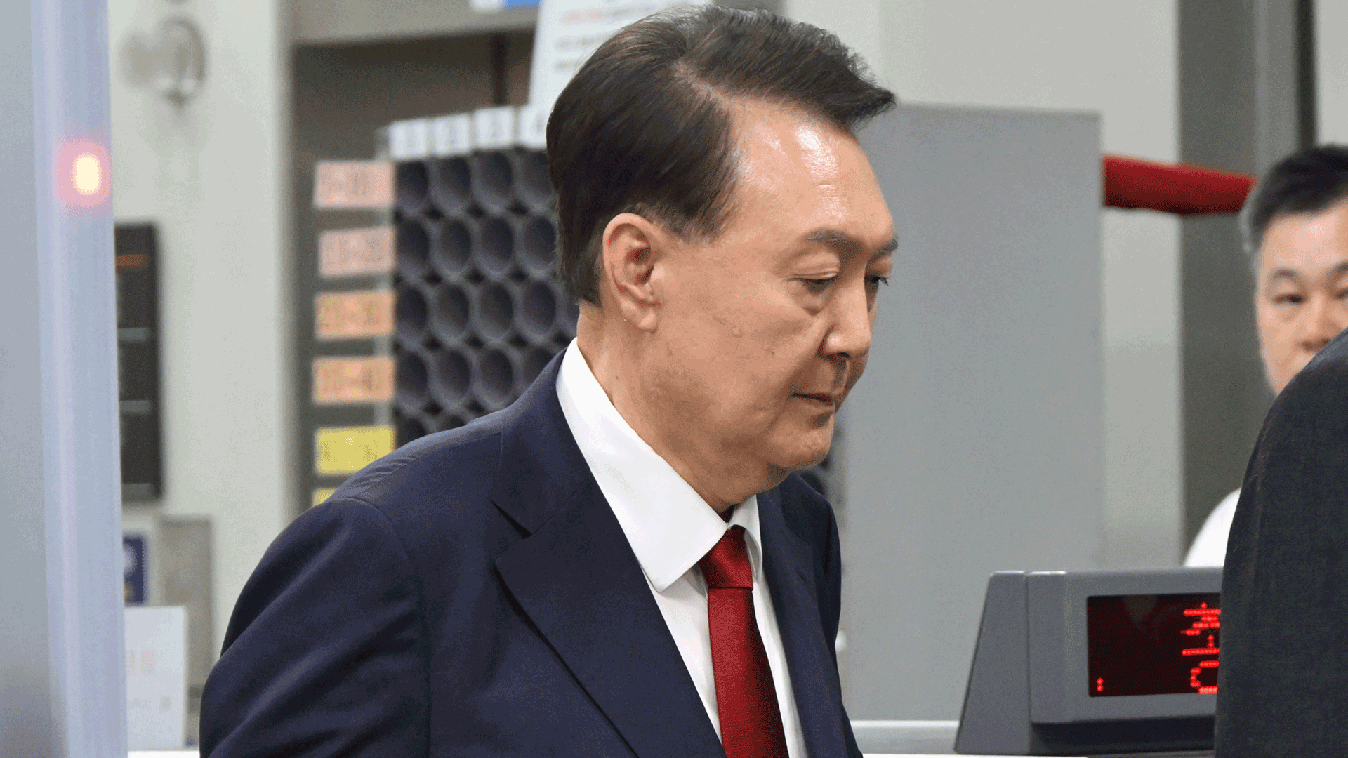내란특검, 윤 전 대통령 3차 구인 시도…접견 불허 조치