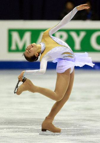 14일 오후 고양시 덕양구 어울림누리 얼음마루 빙상장에서 열린 2008 국제빙상경기연맹(ISU) 4대륙 피겨선수권대회 여자 싱글 쇼트 프로그램 경기에서 ‘일본의 피겨 요정’ 아사다 마오가 혼신의 연기를 펼치고 있다. 