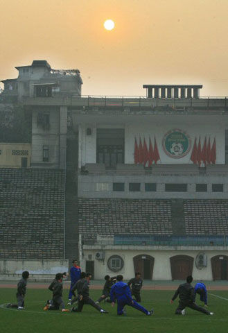 22일 오후 중국 충칭 다이탄완 구장에서 축구 대표팀 선수들이 2008 동아시아축구 일본전에 대비한 훈련을 실시하고 있다. 
