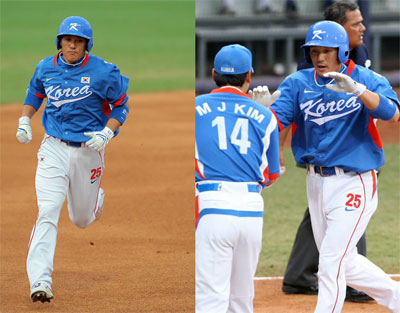  23일 오후 베이징 우커송야구장에서 열린 2008베이징올림픽 야구 결승 한국 대 쿠바 경기에서 1회초 2사 1루때 이승엽이 투런 홈런을 날린 후 홈에서 김민재와 하이파이브하고 있다. 