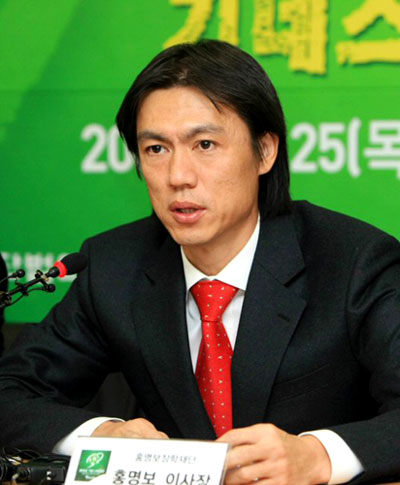 홍명보 장학재단이 주최하는 자선축구 'SHARE THE DREAM FOOTBALL MATCH 2008'을 앞두고 22일 서울 신문로 축구회관에서열린 기자회견에서 홍명보 이사장이 기자들의 질문에 답하고 있다. 