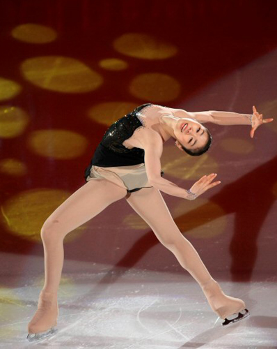   크리스마스인 25일 서울 목동 아이스링크에서 열린 'KB국민은행과 함께 하는 김연아의 Angels on Ice 2008'에서 김연아가 싱글연기를 선보이고 있다. 