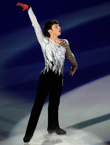   크리스마스인 25일 서울 목동 아이스링크에서 열린 'KB국민은행과 함께 하는 김연아의 Angels on Ice 2008'에서 2008세계선수권 동메달리스트 조니위어가 싱글연기를 선보이고 있다. 