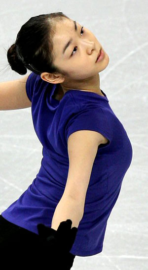2009 국제빙상경기연맹(ISU) 4대륙 피겨선수권대회에 참가한 '피겨퀸' 김연아가 3일 오전 밴쿠버 퍼시픽 콜리세움에서 열린 공식연습에서 가볍게 몸을 풀고 있다. 