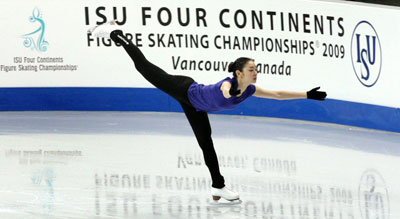 2009 국제빙상경기연맹(ISU) 4대륙 피겨선수권대회에 참가한 '피겨퀸' 김연아가 3일 오전 밴쿠버 퍼시픽 콜리세움에서 열린 공식연습에서 가볍게 몸을 풀고 있다. 