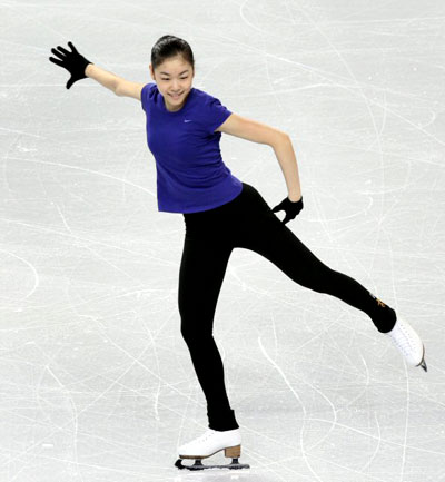 2009 국제빙상경기연맹(ISU) 4대륙 피겨선수권대회에 참가한 '피겨퀸' 김연아가 3일 오전 밴쿠버 퍼시픽 콜리세움에서 열린 공식연습에서 가볍게 몸을 풀고 있다. 