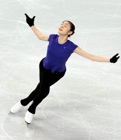 2009 국제빙상경기연맹(ISU) 4대륙 피겨선수권대회에 참가한 '피겨퀸' 김연아가 3일 오전 밴쿠버 퍼시픽 콜리세움에서 열린 공식연습에서 가볍게 몸을 풀고 있다. 