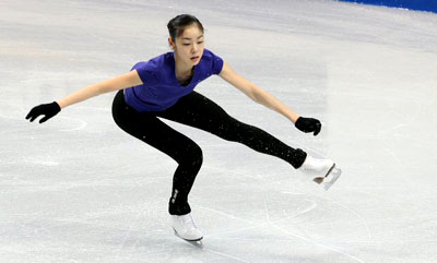 2009 국제빙상경기연맹(ISU) 4대륙 피겨선수권대회에 참가한 '피겨퀸' 김연아가 3일 오전 밴쿠버 퍼시픽 콜리세움에서 열린 공식연습에서 가볍게 몸을 풀고 있다. 