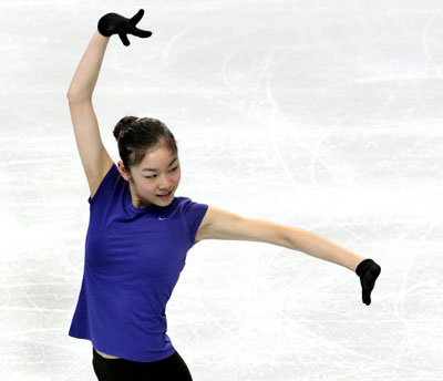 2009 국제빙상경기연맹(ISU) 4대륙 피겨선수권대회에 참가한 '피겨퀸' 김연아가 3일 오전 밴쿠버 퍼시픽 콜리세움에서 열린 공식연습에서 가볍게 몸을 풀고 있다. 