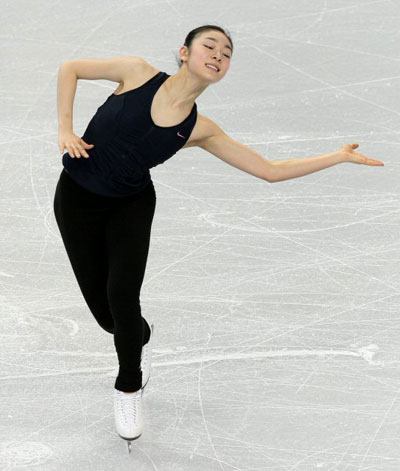 4일 오전 캐나다 밴쿠버 퍼시픽 콜리세움에서 열린 2009 국제빙상경기연맹(ISU) 4대륙 피겨선수권대회 공식 연습, 김연아가 훈련에 몰두하고 있다. 