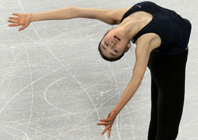 4일 오전 캐나다 밴쿠버 퍼시픽 콜리세움에서 열린 2009 국제빙상경기연맹(ISU) 4대륙 피겨선수권대회 공식 연습, 김연아가 훈련에 몰두하고 있다. 
