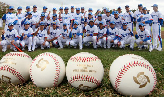  제2회 월드베이스볼클래식(WBC)에 출전할 야구대표팀이 17일 오전(한국시간) 하와이 호놀룰루 센트럴 오아후 리저널파크에서 첫날 전지훈련을 시작하기에 앞서 파이팅을 외치고 있다. 