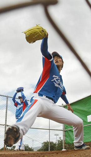 김주성 기자 = 하와이에서 전지훈련 중인 월드베이스볼클래식(WBC) 대표팀의 좌완에이스 김광현이 18일 오전(한국시간) 호놀룰루 센트럴 오아후 리저널파크에서 장원삼과 함께 불펜피칭을 하고 있다. 