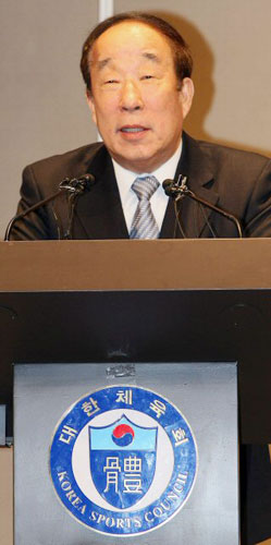 신임 박용성 대한체육회장 19일 오후 서울 광장동 쉐라톤그랜드워커힐호텔에서 인사말을 하고 있다. 