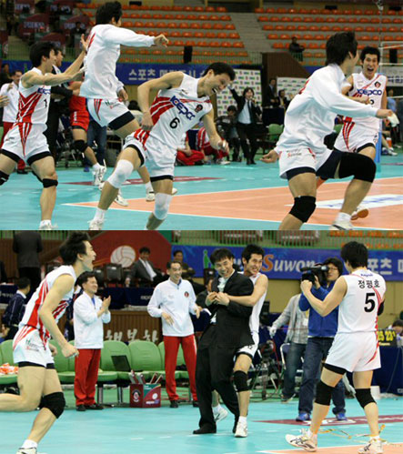 5일 수원실내체육관에서 열린 2008-2009 프로배구 남자부 KEPCO 45-현대캐피탈 경기에서 KEPCO 45 선수들이 현대캐피탈을 3대1로 꺾은 후 차승훈 감독 대행과 함께 환호하고 있다. 