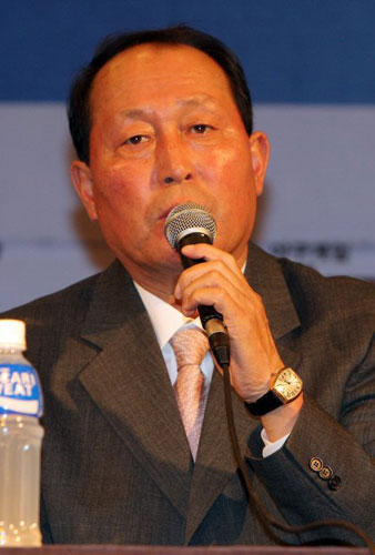30일 오후 서울 양재동 교육문화회관에서 열린 2009 프로야구 미디어데이에서 한화 김인식 감독이 포부를 밝히고 있다. 